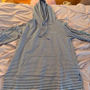 Size small striped vineyard vines hoodie
